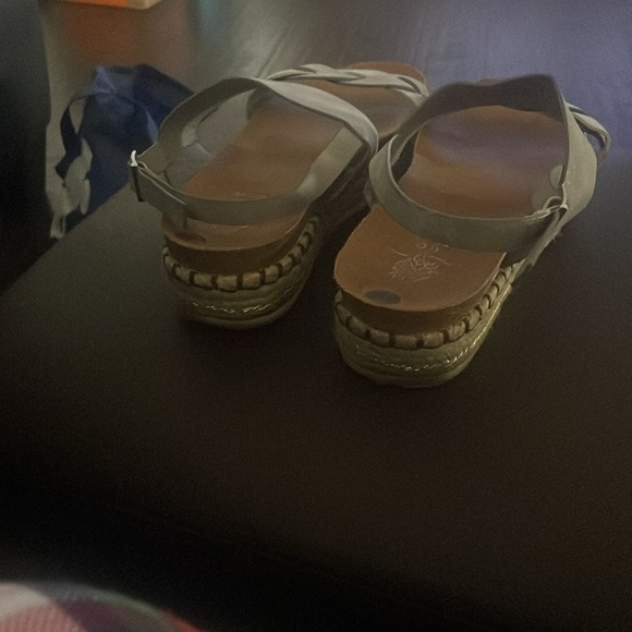 Gray sandals - Picture 3 of 3